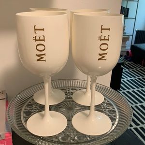 Set of 4 Moet plastic wine glasses
